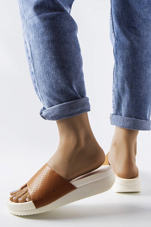 Brūnas Monferrato ķīļveida sandales