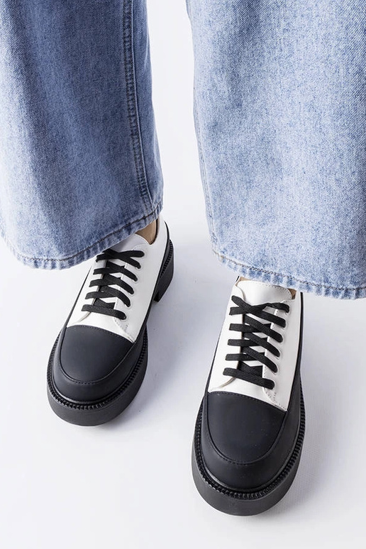 Baltas plakanas kurpes Merico