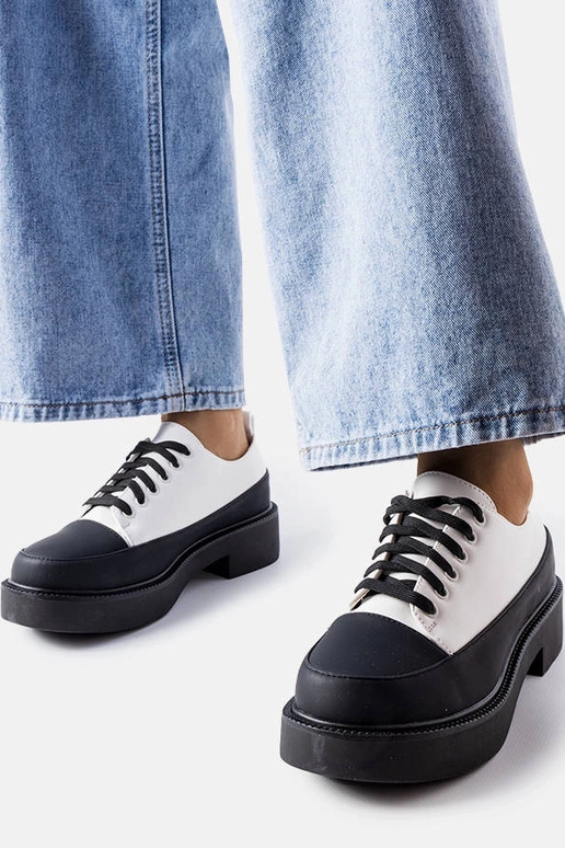 Baltas plakanas kurpes Merico