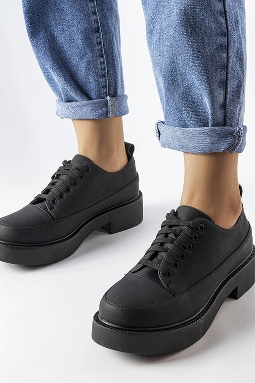 Melnas plakanas kurpes Merico