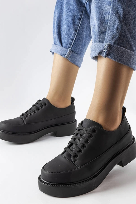 Melnas plakanas kurpes Merico