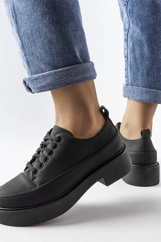 Melnas plakanas kurpes Merico