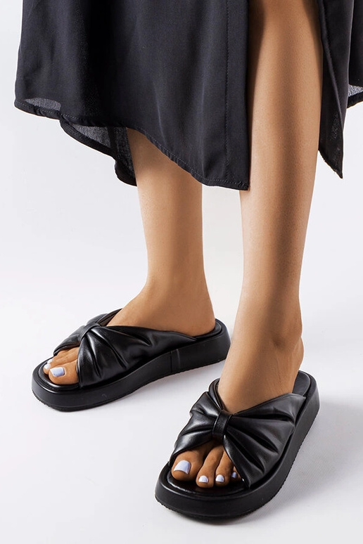 Melnas zemas ķīļveida flip-flops Hog