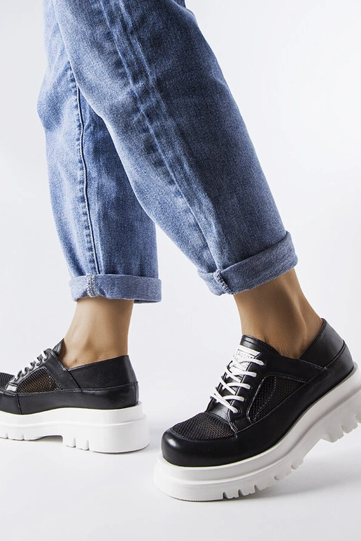 Melni ažūra masīvie Tasmin puszābaki