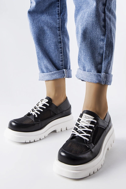 Melni ažūra masīvie Tasmin puszābaki