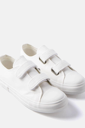 Baltas bērnu sporta apavi...