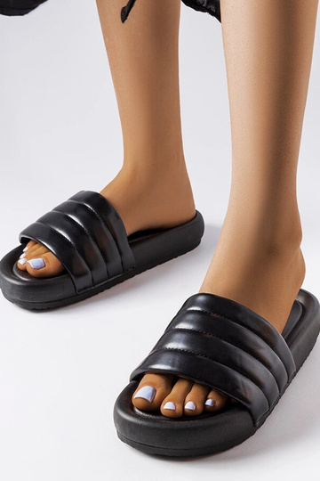 Melnas ikdienas flip-flops...