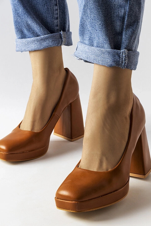 Brūnas Mailly augstpapēžu pumpas