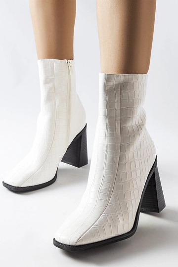 Belluci balti puszābaki ar...