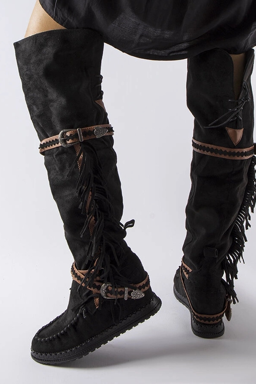 Melni ķīļzābaki Novella