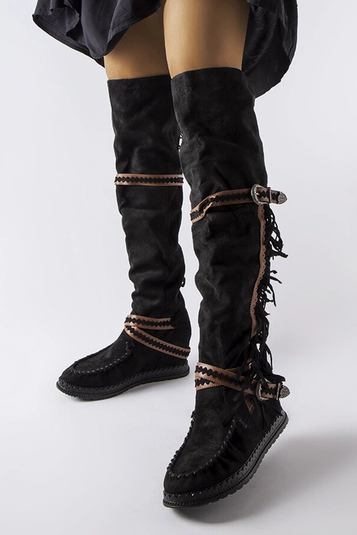 Melni ķīļzābaki Novella