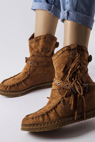 Rudi zābaki uz platformas,...