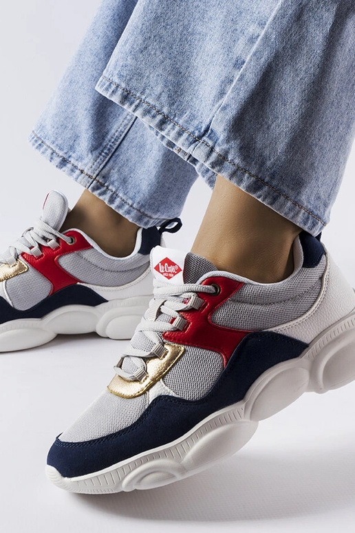 Sieviešu pelēki sporta apavi...