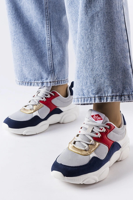 Sieviešu pelēki sporta apavi...