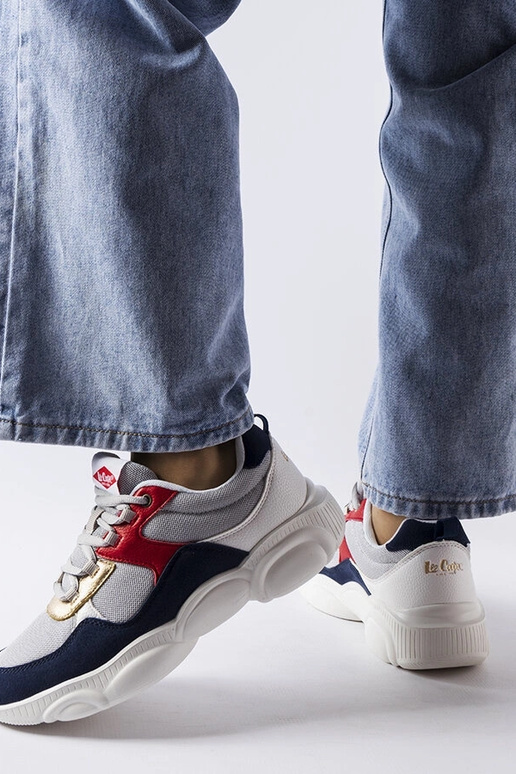 Sieviešu pelēki sporta apavi...