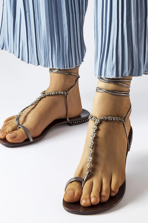 Tumši pelēkas sandales ar cirkoniem...