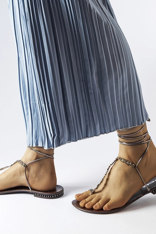 Tumši pelēkas sandales ar cirkoniem...