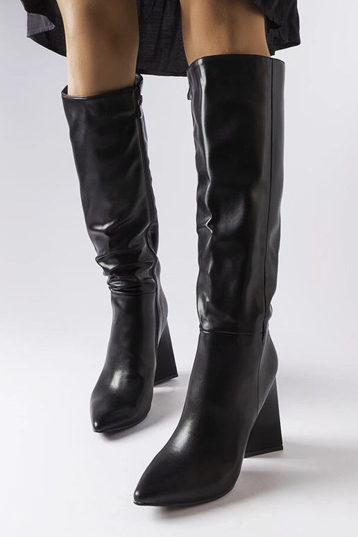 Melni augstpapēžu zābaki, „Medicina"