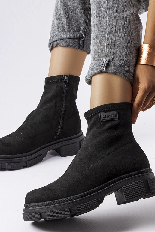 Melni Inge zamšādas izolēti zābaki