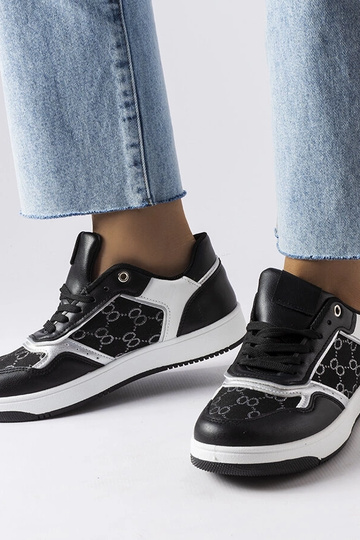 Melnas kedas rotātas ar... 2