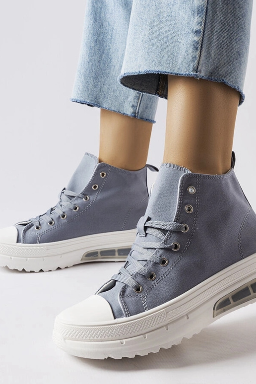 Klusas pelēkas augstas augšdaļas kedas