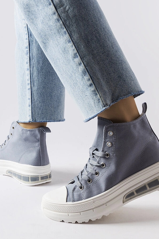 Klusas pelēkas augstas augšdaļas kedas