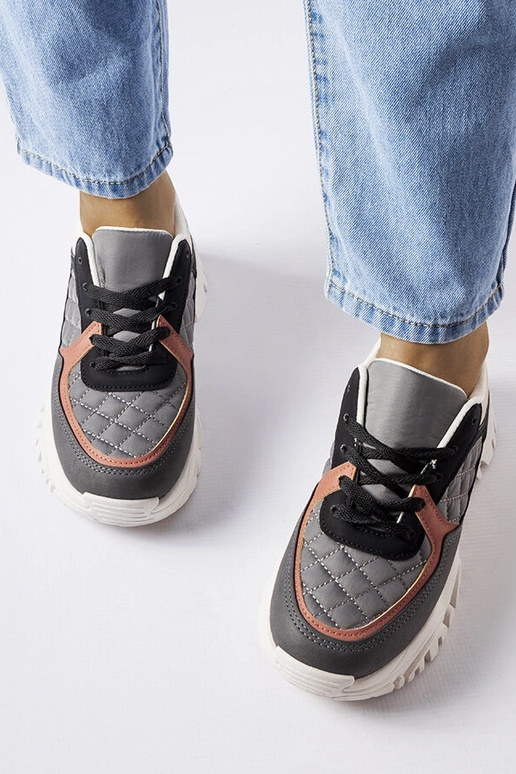 Pelēkas kedas ar krāsainiem...