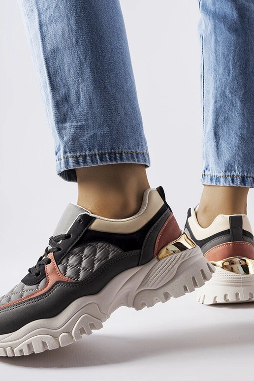 Pelēkas kedas ar krāsainiem...