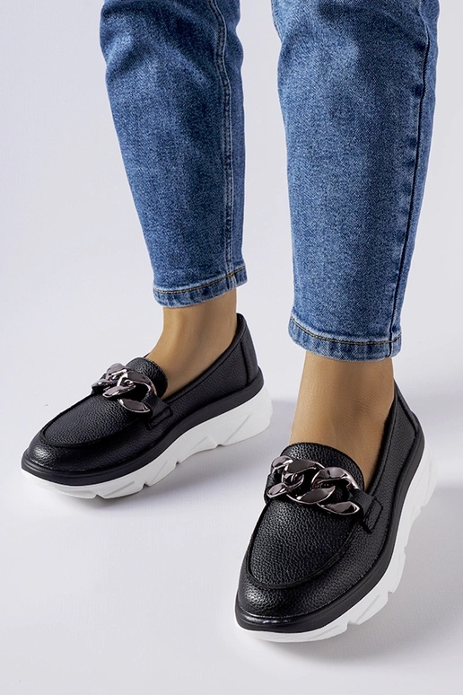 Melnas mokasīns ar ķēdi, „Vinceza"