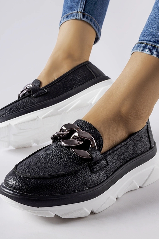 Melnas mokasīns ar ķēdi, „Vinceza"