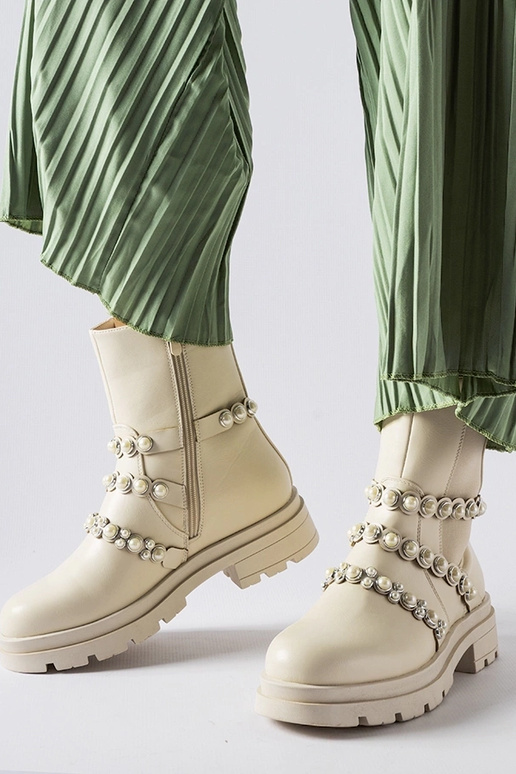 Bēši puszābaki, kas dekorēti ar...