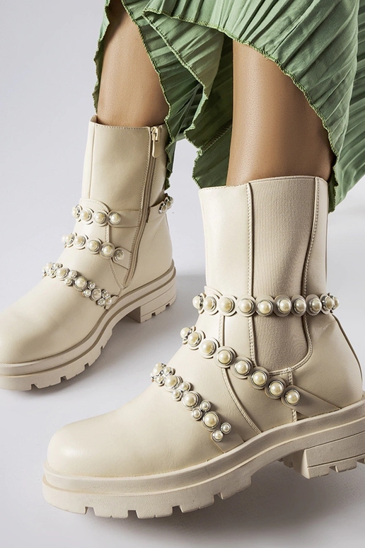 Bēši puszābaki, kas dekorēti ar...