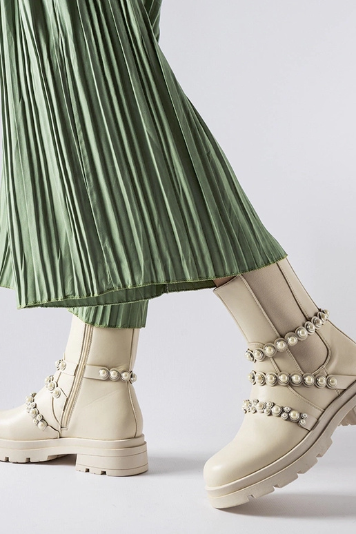 Bēši puszābaki, kas dekorēti ar...