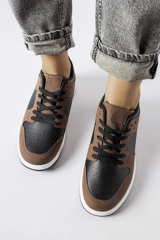 Žaklīnas brūnas un melnas kedas