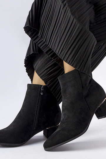 Melnas zābaki uz zemiem... 2