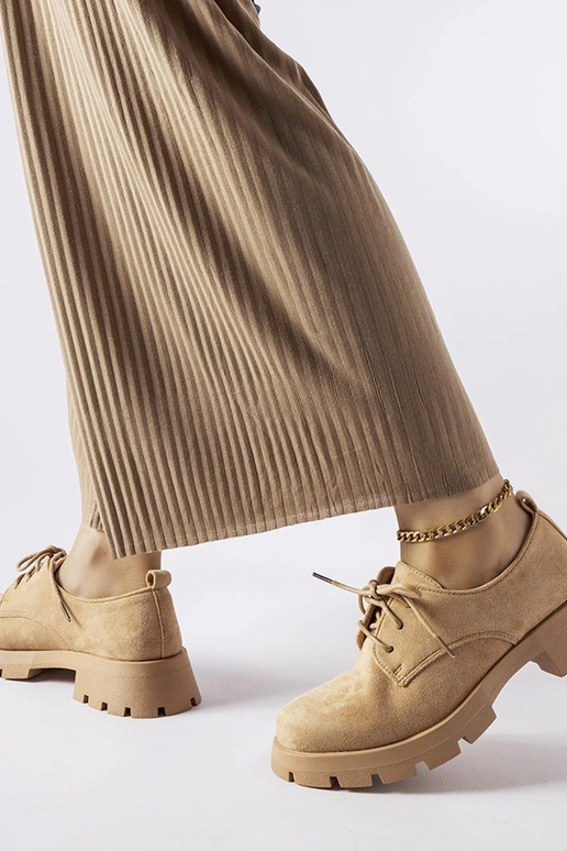 Brūni pusbačus uz masīvas zoles,...