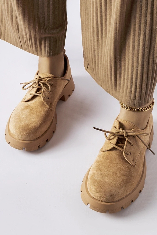 Brūni pusbačus uz masīvas zoles,...