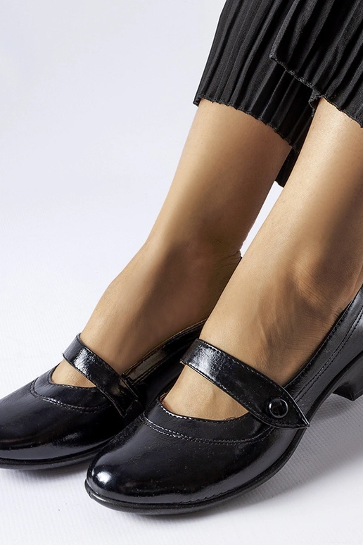 Melnas zempapēžu pumpas Simi