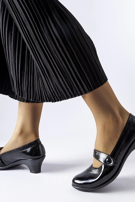 Melnas zempapēžu pumpas Simi