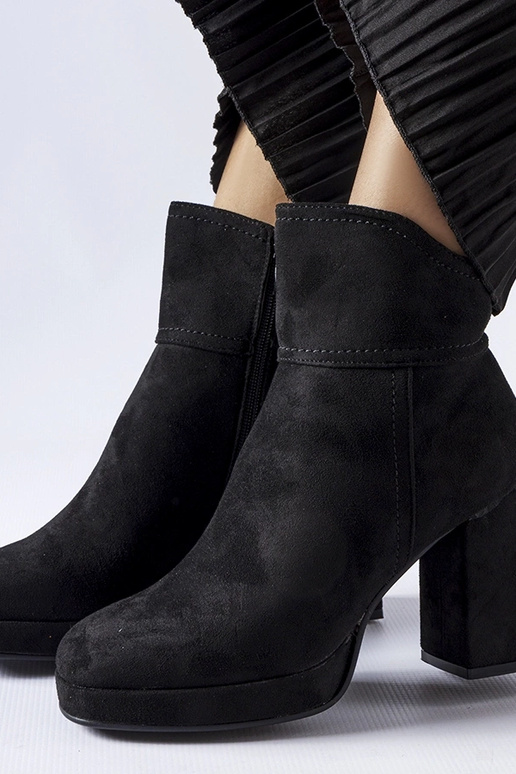 Melni puszābaki ar masīvu papēdi Itaf