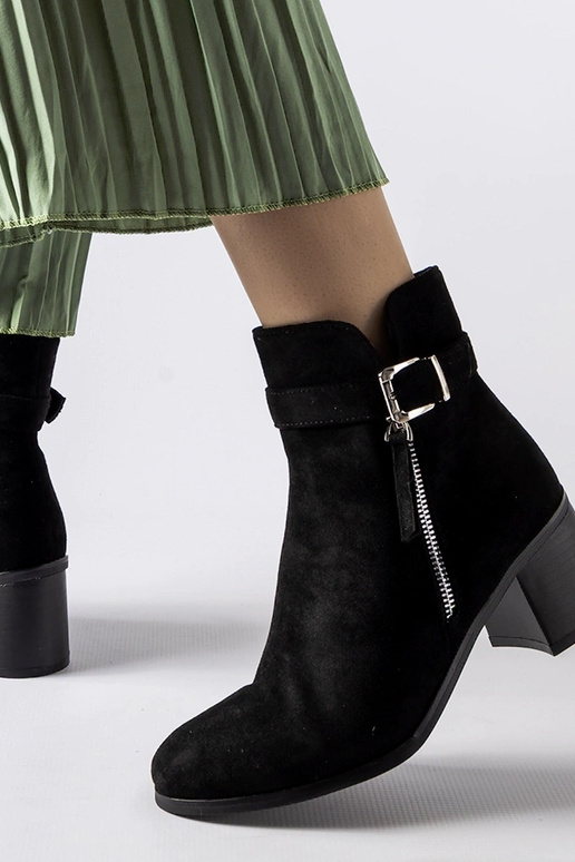 Melni puszābaki ar zemu papēžu Bédard