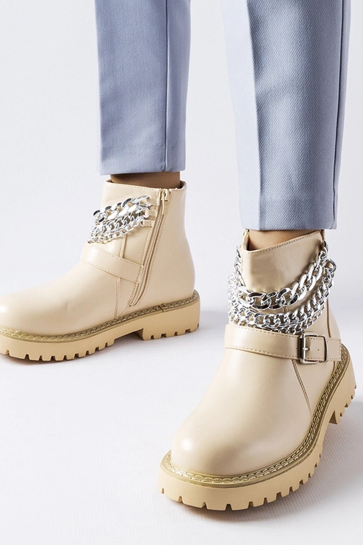 Bēši puszābaki ar dekoratīvām ķēdītēm...