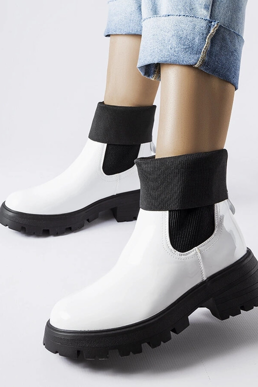 Breolungi balti uzvelkami darba zābaki