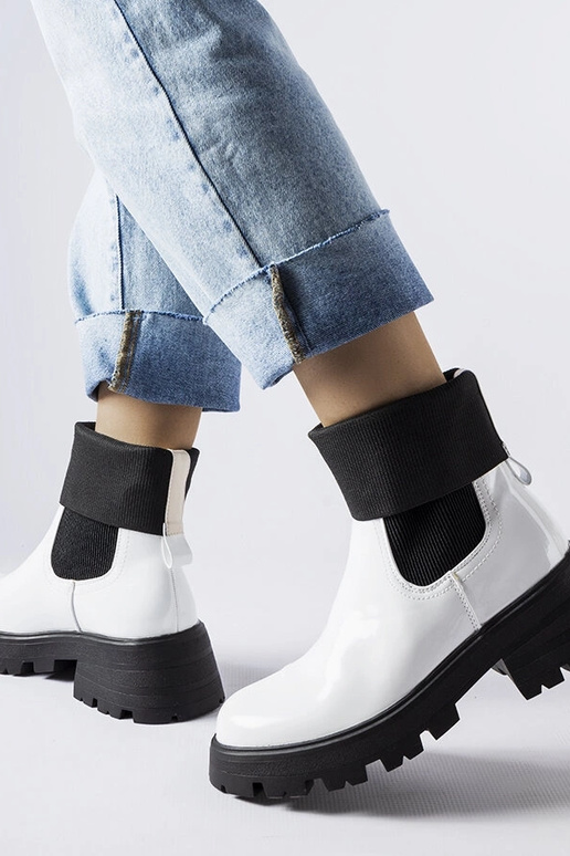 Breolungi balti uzvelkami darba zābaki