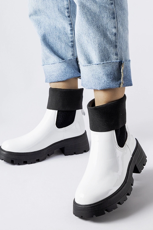 Breolungi balti uzvelkami darba zābaki