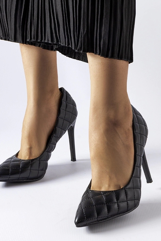 Melni Valtina stepēti papēži