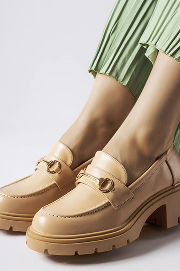 Smilšu krāsas puszābaki uz... 2