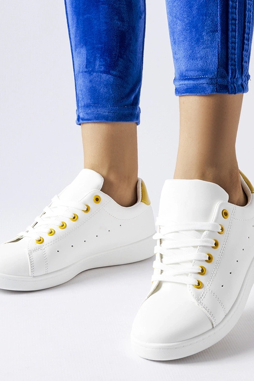 Baltas kedas ar dzelteniem akcentiem...