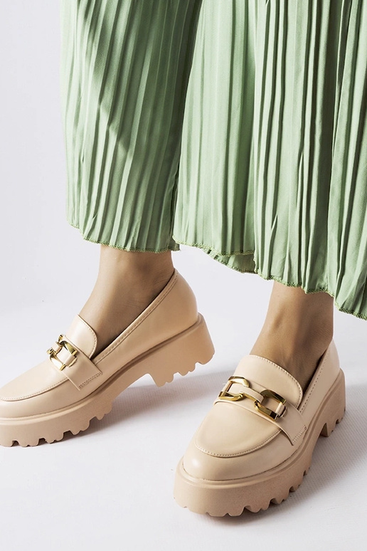 Bēši sieviešu klaipi, dekorēti ar...