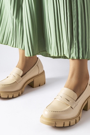 Smilšu krāsas klasiskie...